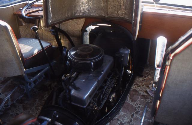 Con la reforma a finales de los años 50 el motor original se cambió por un Mercedes Benz de 110 CV.